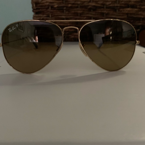 RayBan Aviator Classic Polarized Sunglasses - Picture 3 of 5